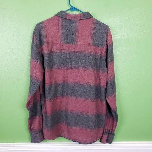 Active Skate Wear Button Up Red Striped Shirt Size Large - Picture 5 of 8